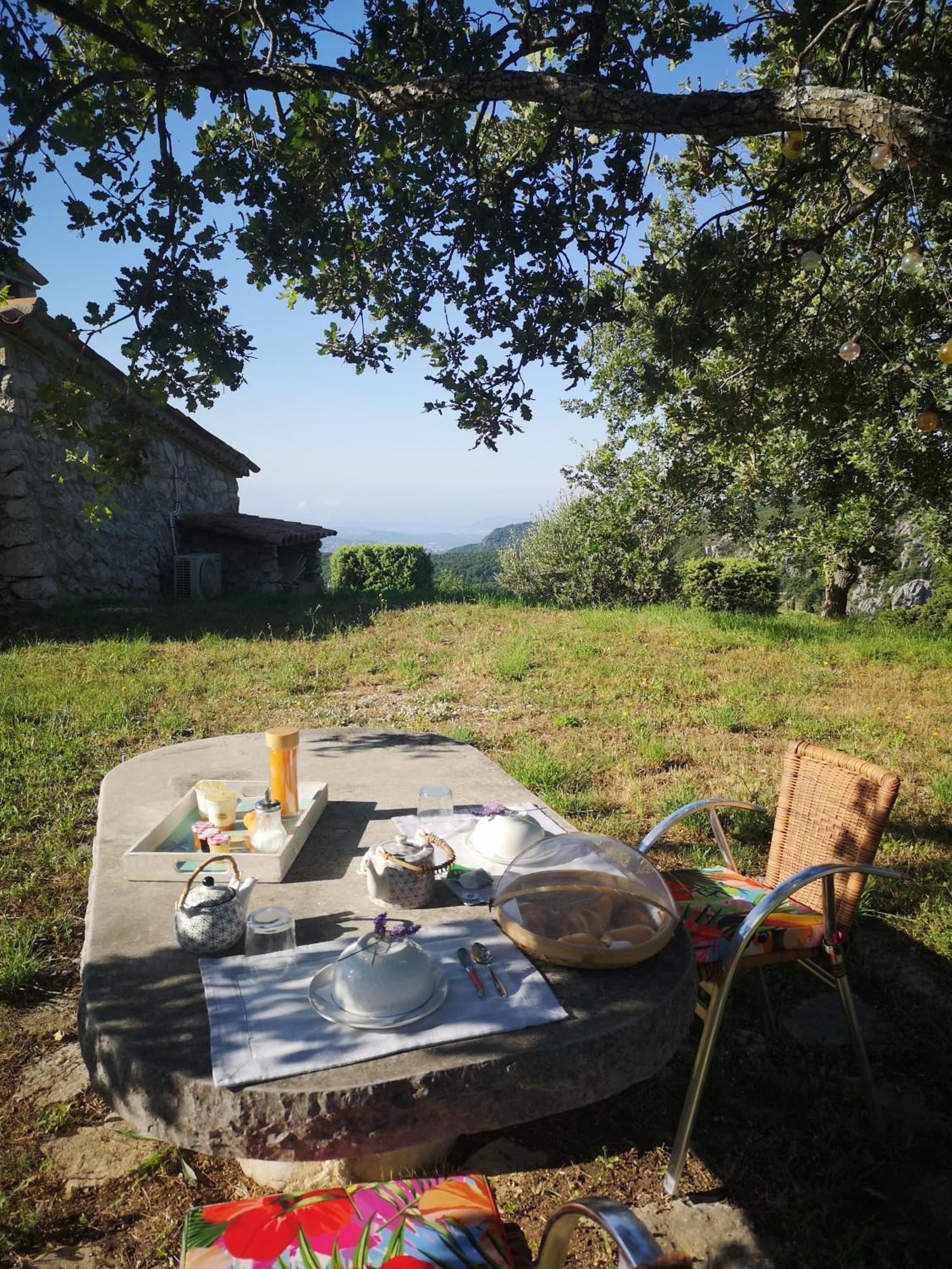 Le Cabanon De Gourdon Bergerie Renove En Pierre Vue Mer Bed & Breakfast Eksteriør bilde